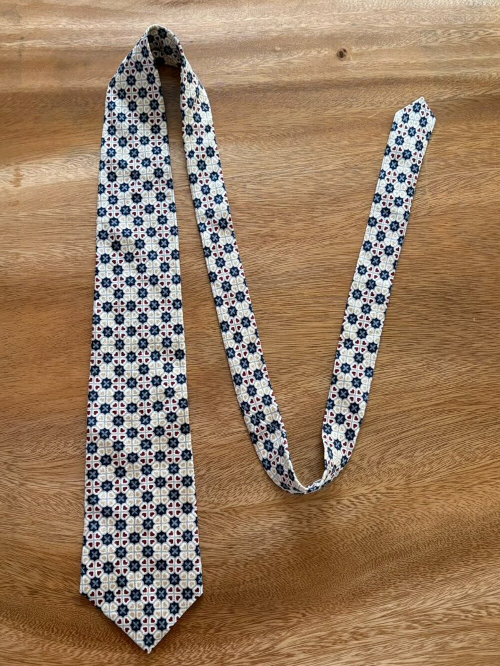 Vintage Claiborne 100% Silk Classic Designer Tie Geometric Hearts Made in USA